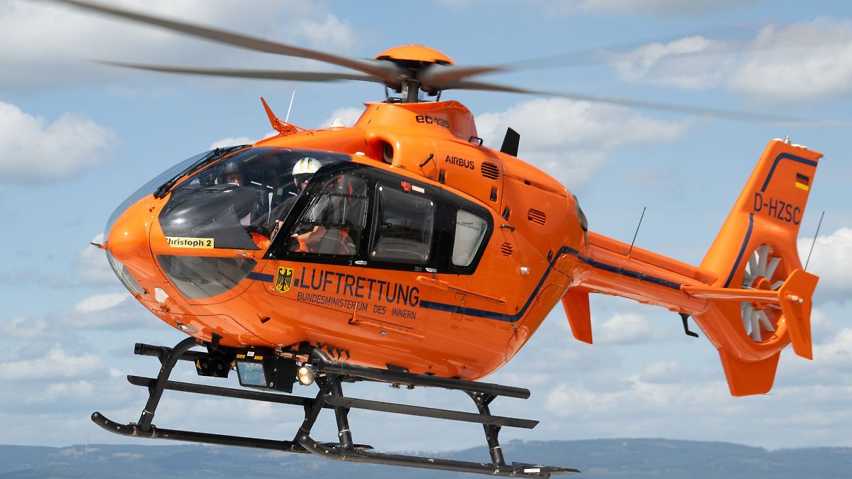 Auto überschlägt sich auf A3 - Vollsperrung