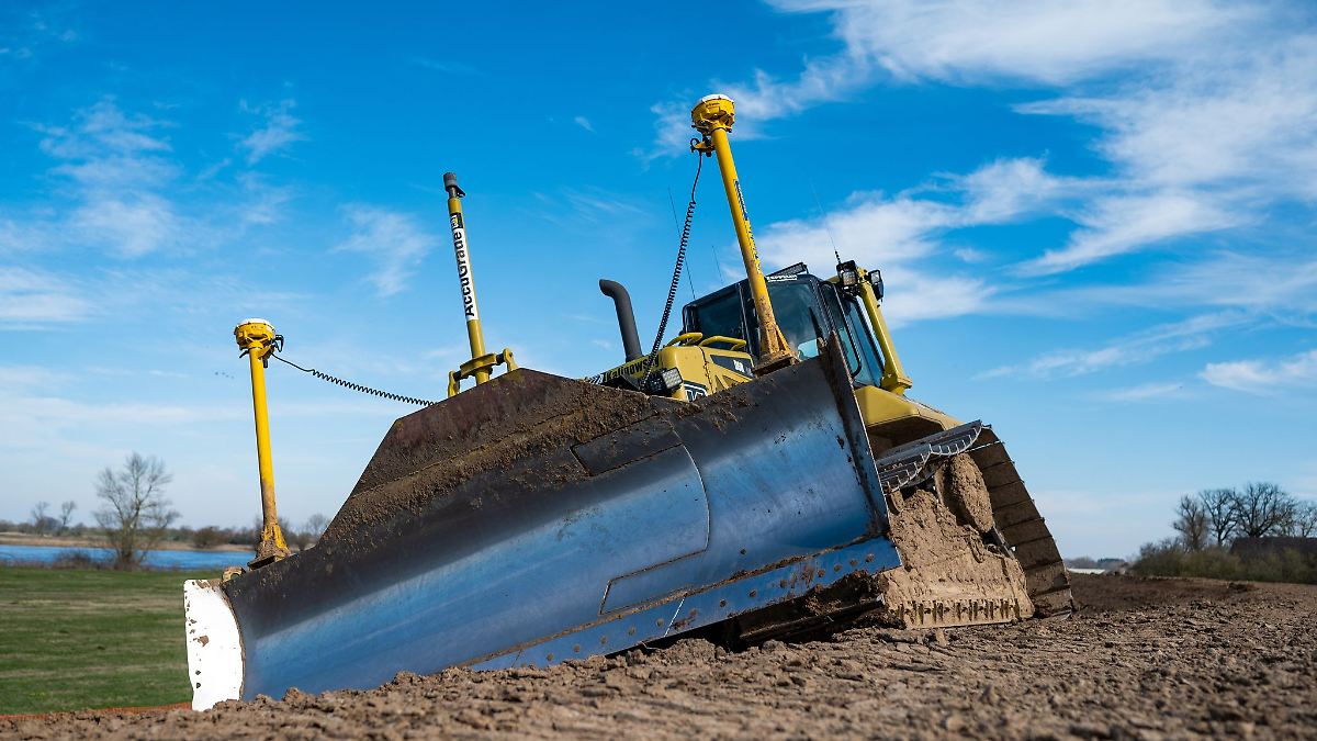Spritztour mit Laderaupe über Felder gemacht