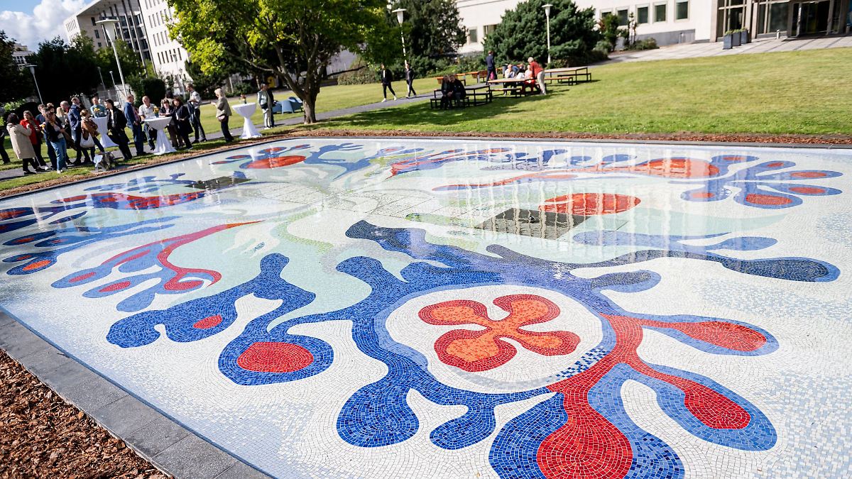 Denkmalgeschützter DDR-Mosaikbrunnen wieder in Betrieb