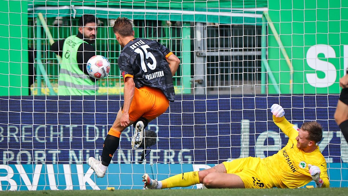 Nach Blitz-Rot: Kaiserslautern beendet Auswärtsfluch