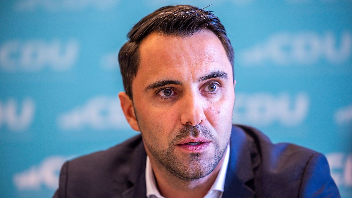 CDU-Fraktionschef fordert Rücktritt von Innenminister Pegel