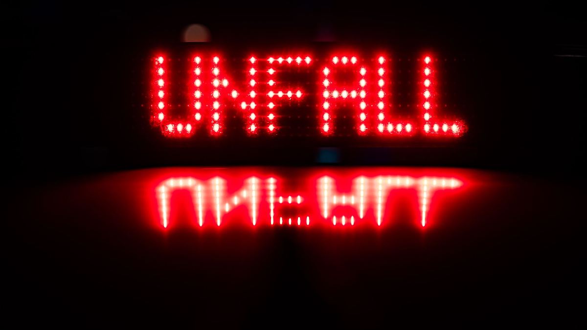 Baum auf Gleisen stoppt Regionalzug im Kreis Birkenfeld