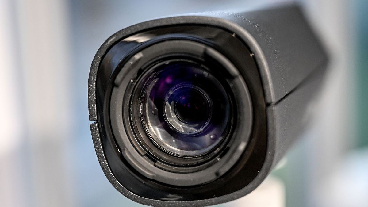 Per Kamera: Urlauber ertappen Einbrecher aus der Ferne