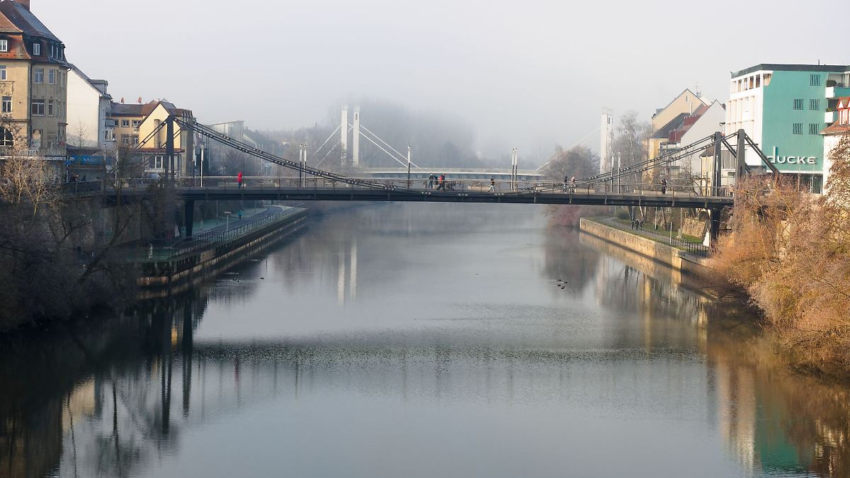 22-Jähriger soll Mann von Brücke in Bamberg stoßen wollen