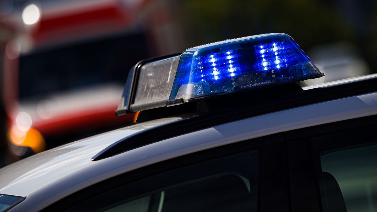 Auto gerät auf Gegenfahrbahn - drei Verletzte