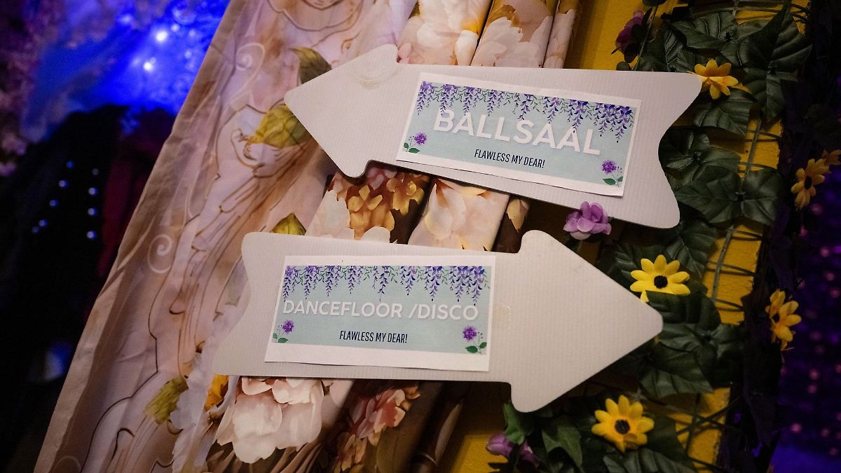 Historischer Kostümball lockt Singles aufs Land