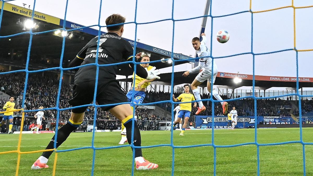1:2 gegen Paderborn: Braunschweiger Absturz geht weiter