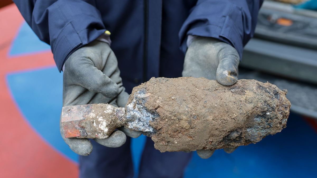 Brandbombe gefunden - Straßen um Nikolaikirche gesperrt