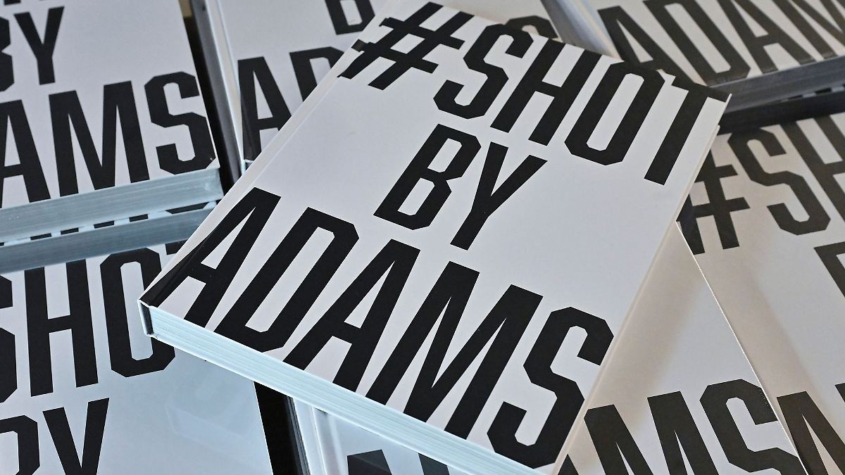 Dalai Lama bis Pamela Anderson - Bryan Adams zeigt Fotos