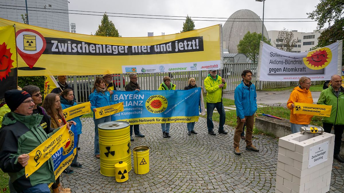 Protestaktion gegen Transport von Atommüll