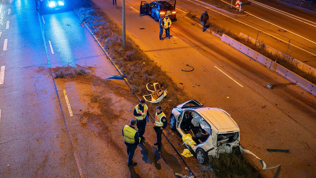 Unfall mit drei Autos und mehreren Verletzten in München