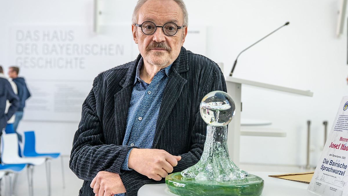 Dialektsprecher mit Vorbildcharakter - Josef Hader geehrt