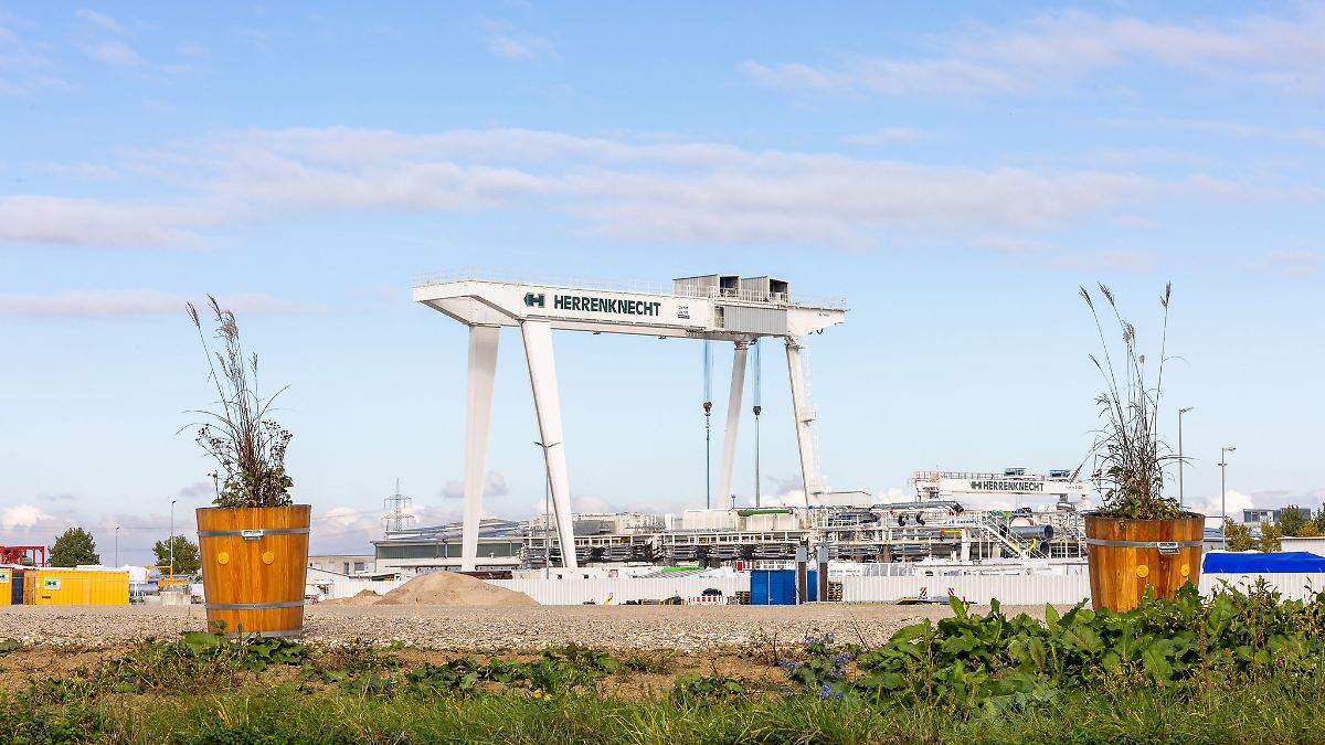 Herrenknecht legt im Blumenkübel-Streit nach: "Sesselfurzer"