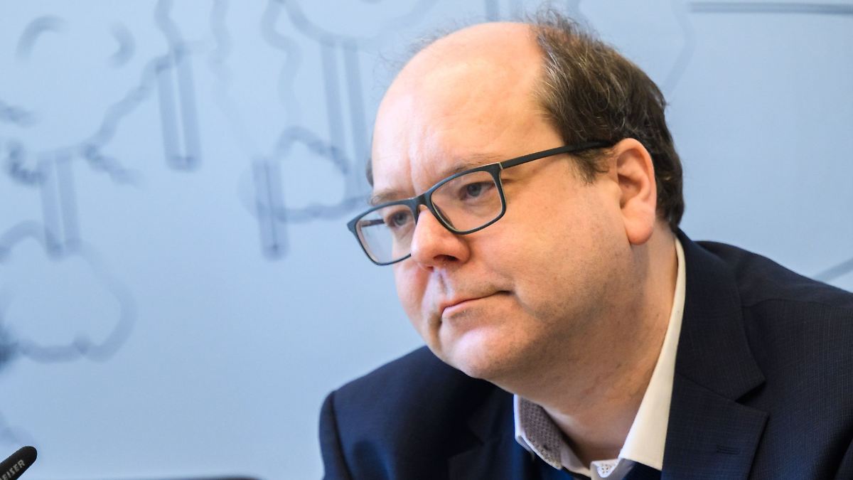 Minister will Feuchttücher-Hersteller zur Kasse bitten