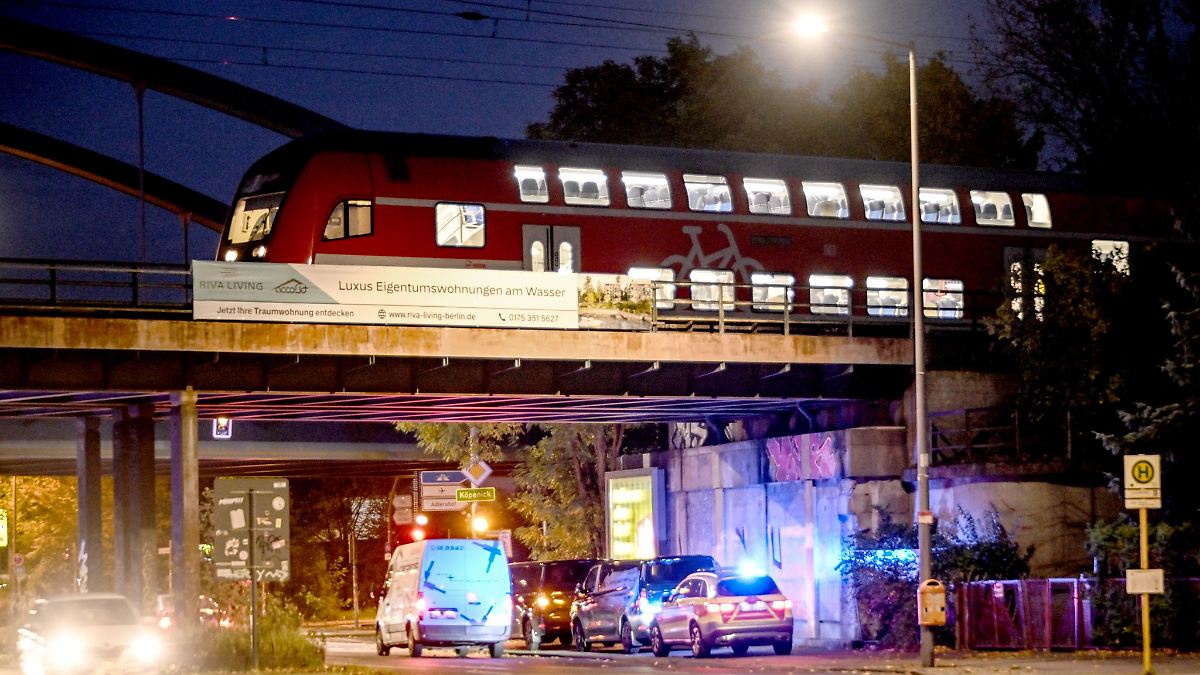 Oberleitungsschaden: Rund 300 Fahrgäste müssen Regio räumen