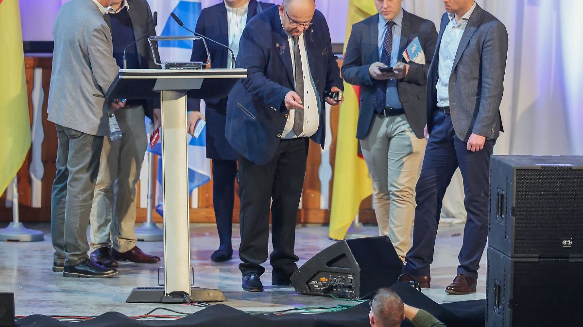 Machtkampf in der Bayern-AfD - Streit auf Parteitag