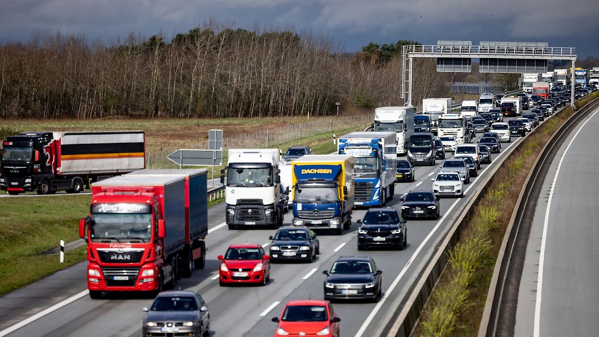 Bauarbeiten verursachen lange Staus auf A7 und A1