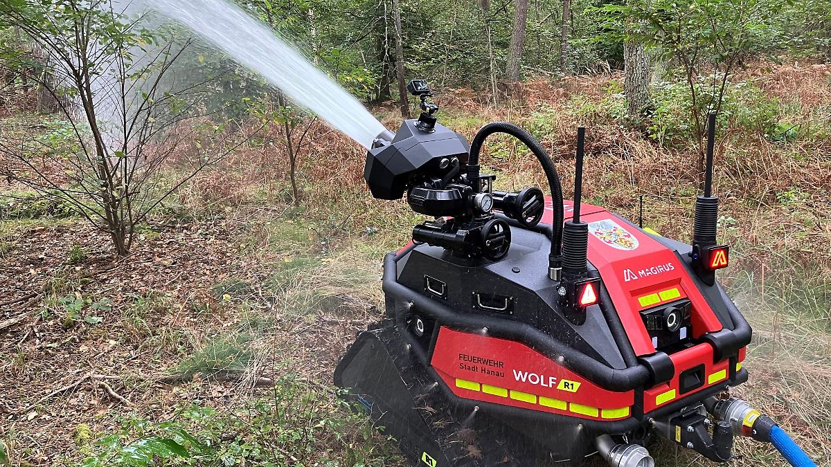 Der neue Kamerad: Wie ein Löschroboter der Feuerwehr hilft