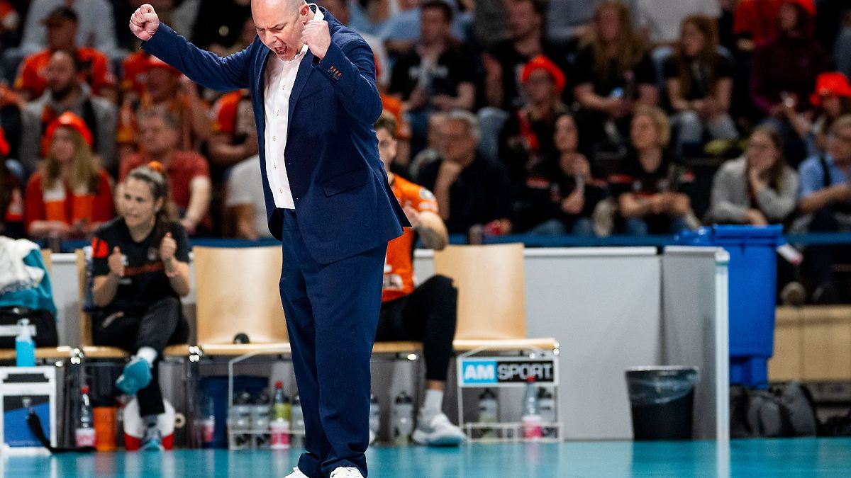 Volleys erleichtert: Dominanter Sieg beim Spitzenreiter