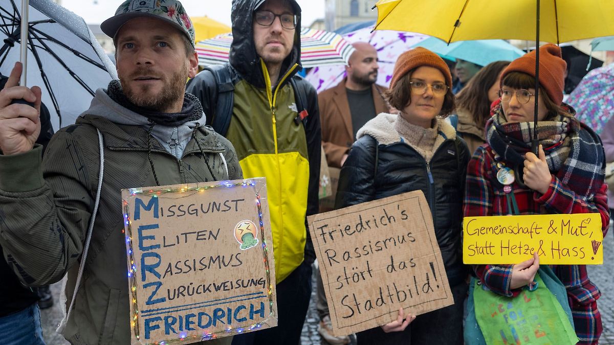 Verregnete "Stadtbild"-Demo am Odeonsplatz