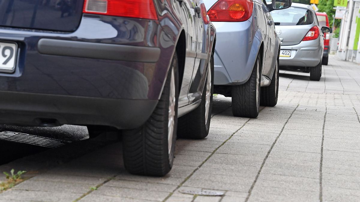 Hessische Städte gehen unterschiedlich mit Gehwegparken um