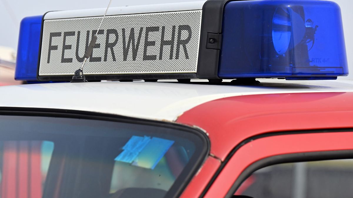 Mann bleibt in Zaun stecken und muss reanimiert werden