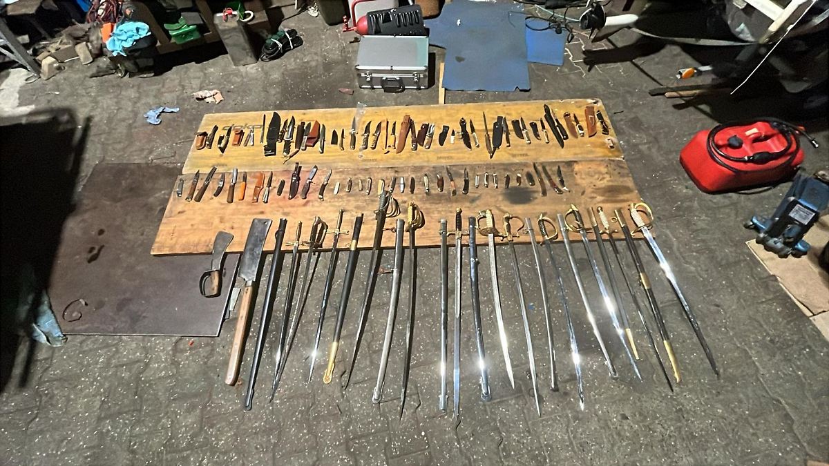 Polizei stößt auf Waffenarsenal und NS-Relikte in Solingen