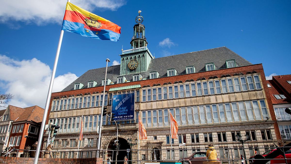 Korruptionsverdacht - Stadt Emden stellt Mitarbeiter frei