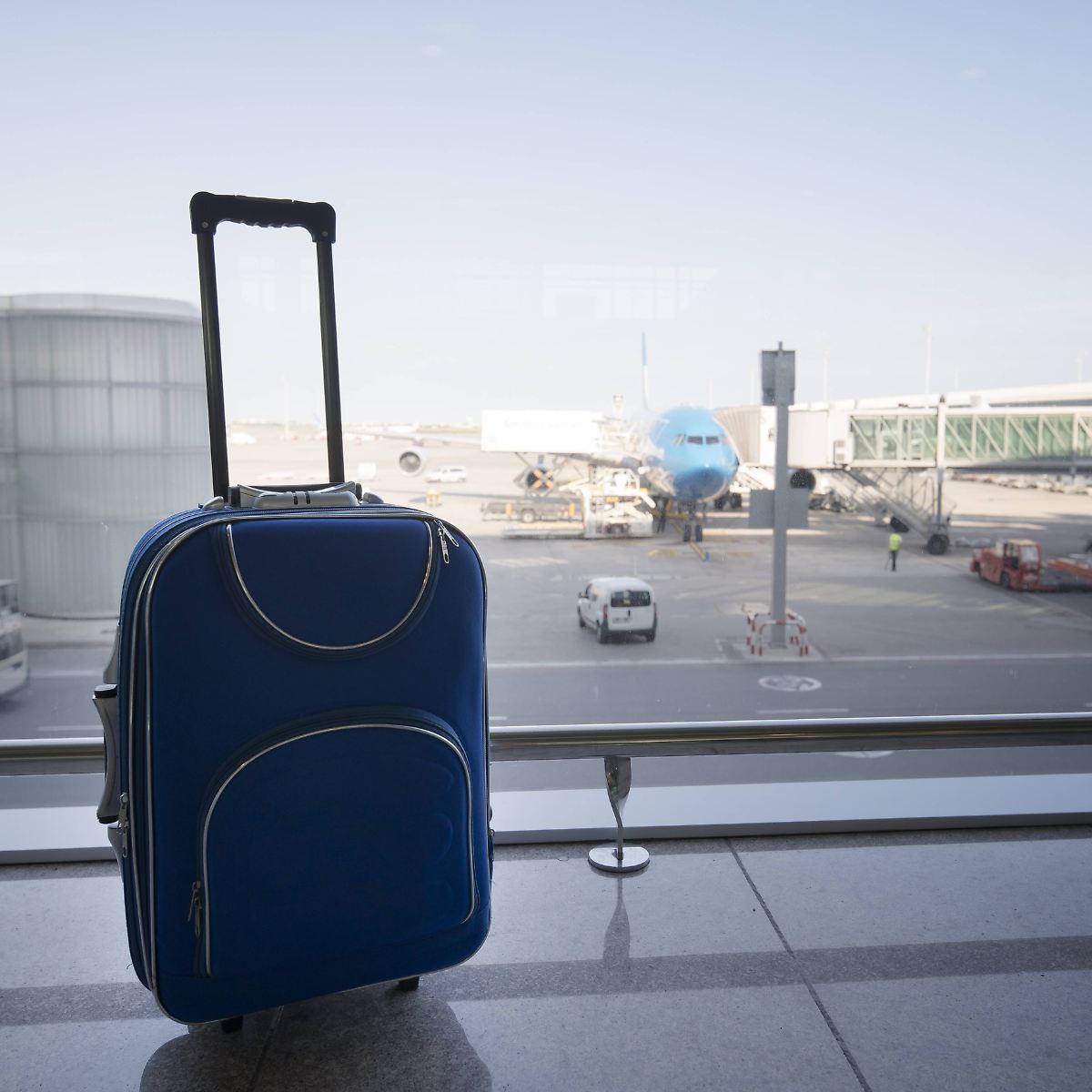 Чемоданчик аэропорт. Багаж самолета. Luggage airport. Потерянные чемоданы. Потеряли багаж в аэропорту.