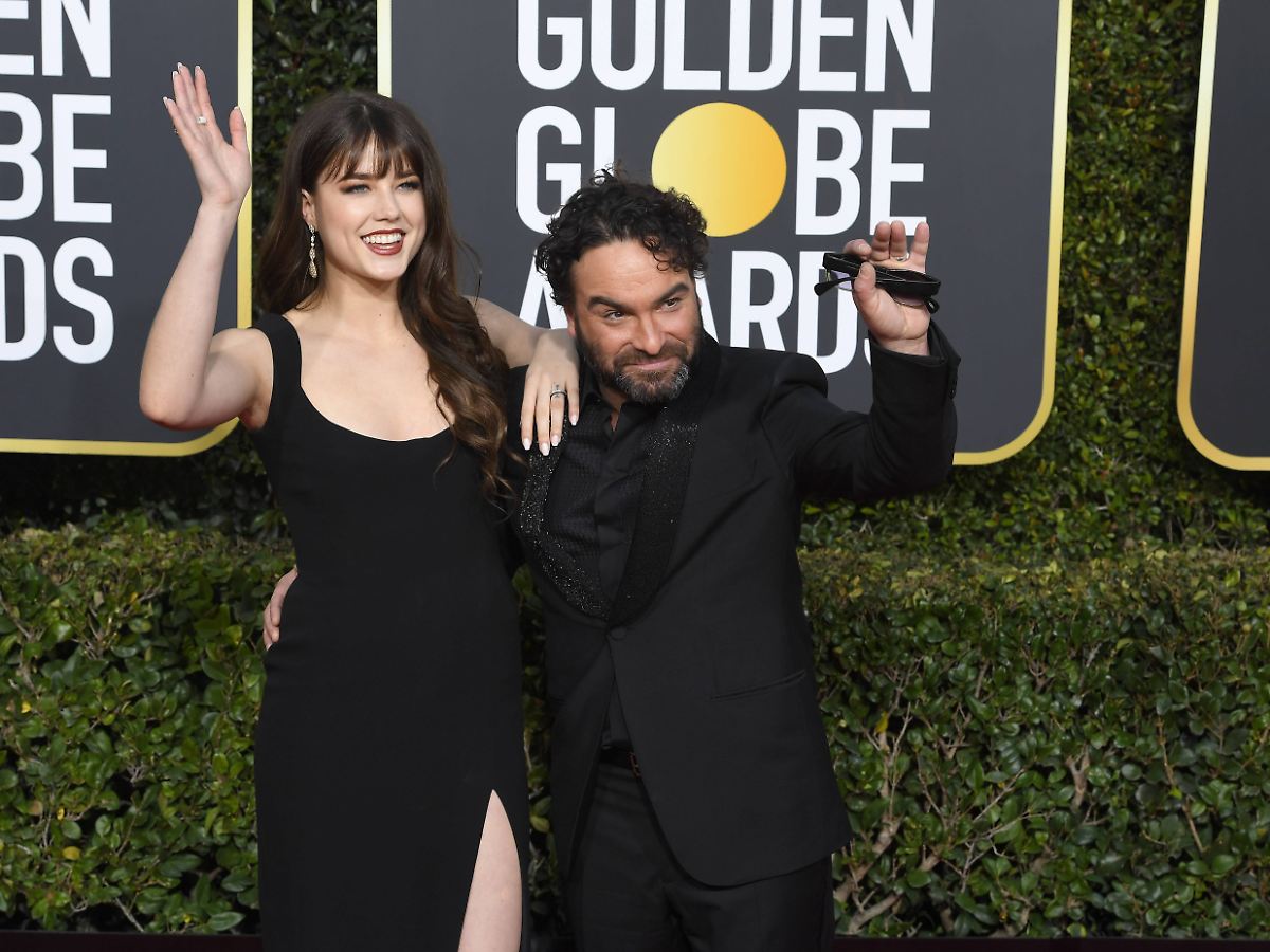 Johnny Galecki En Kaley Cuoco 2024 21.313 Kaley Cuoco Sweeting Fotos