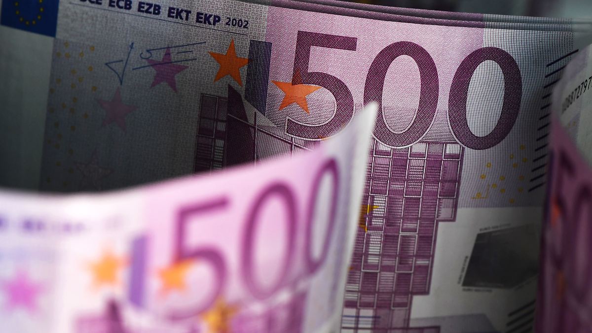 Scholz für Investitionsoffensive: Bund erwirtschaftet Rekord-Überschuss ...