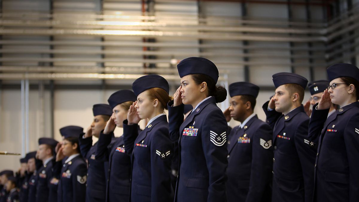 Trump will nicht alle US-Soldaten aus Europa abziehen