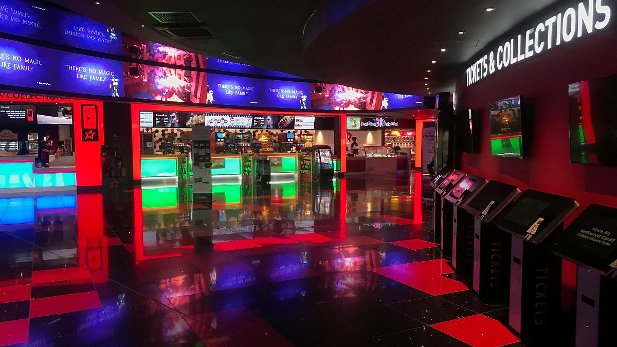 Zehntausende werden arbeitslos Kinokette Cineworld setzt Betrieb aus