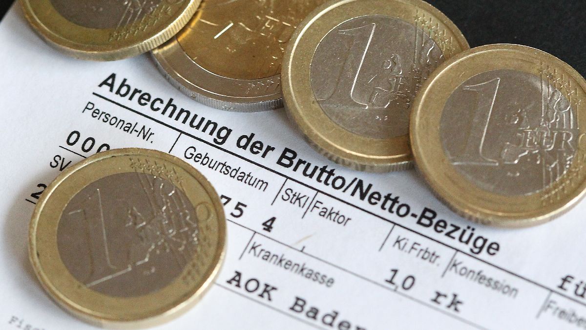 Wenn der Lohn auf sich warten lässt Bis wann muss mein Arbeitgeber das Gehalt überweisen? ntv.de