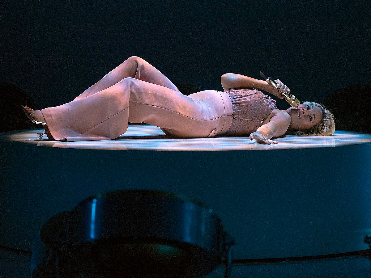 Nicht zu übersehen: Helene Fischer zeigt erstmals Babybauch - n-tv.de