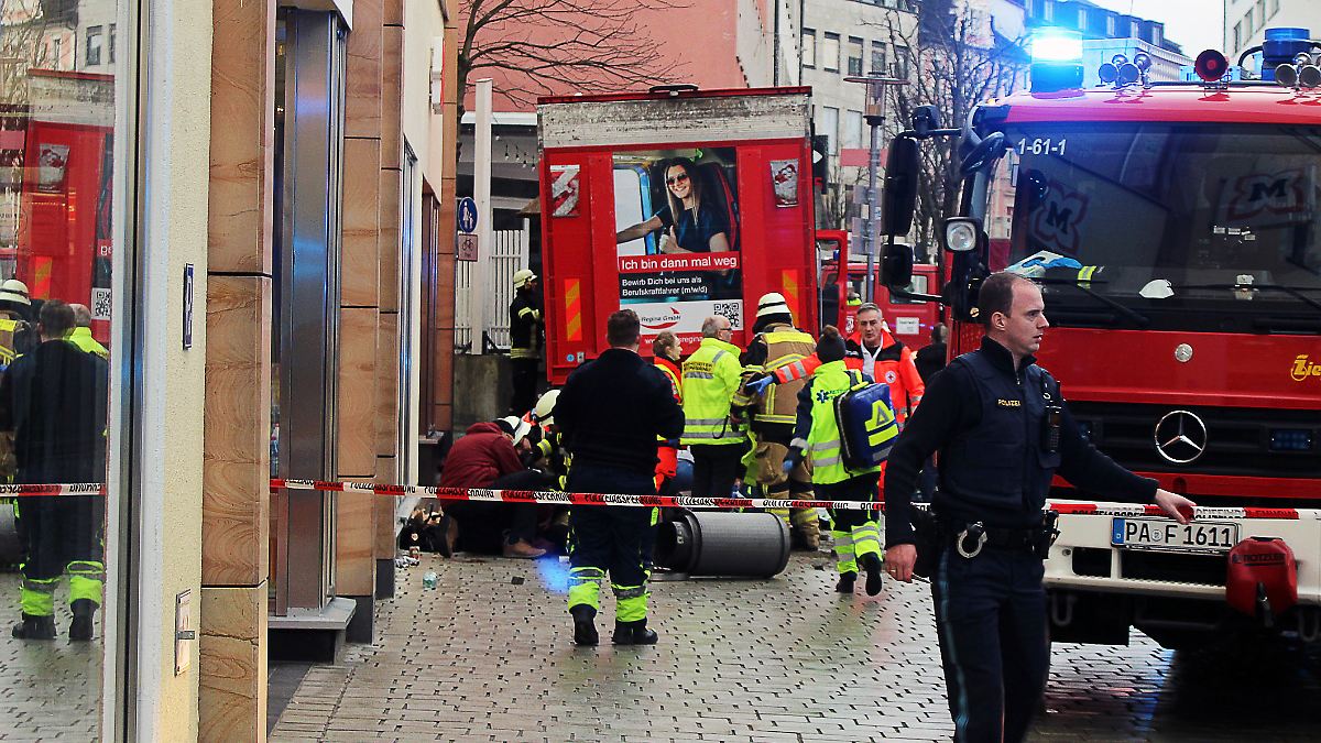 LKW erfasst Gruppe von Menschen: Frau und Mädchen sterben bei Lastwagen-Unfall in Passau - n-tv.de