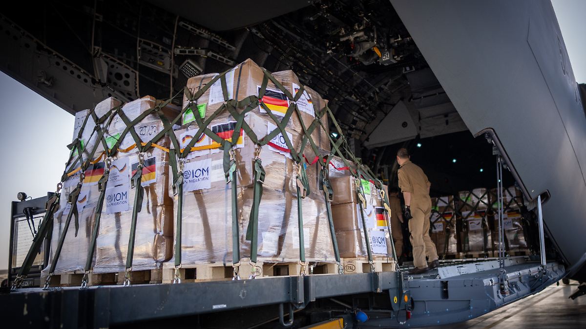 Bundeswehr Wirft Hilfslieferungen Über Gaza Ab Die Hintergründe Erklärt - 4h7spg1