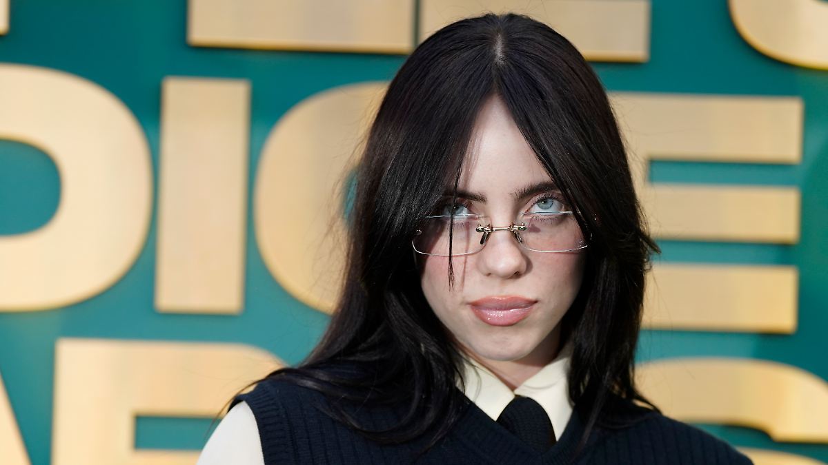 Der Tag Versteckte Hinweise auf Werbetafeln Kommt bald Billie Eilishs