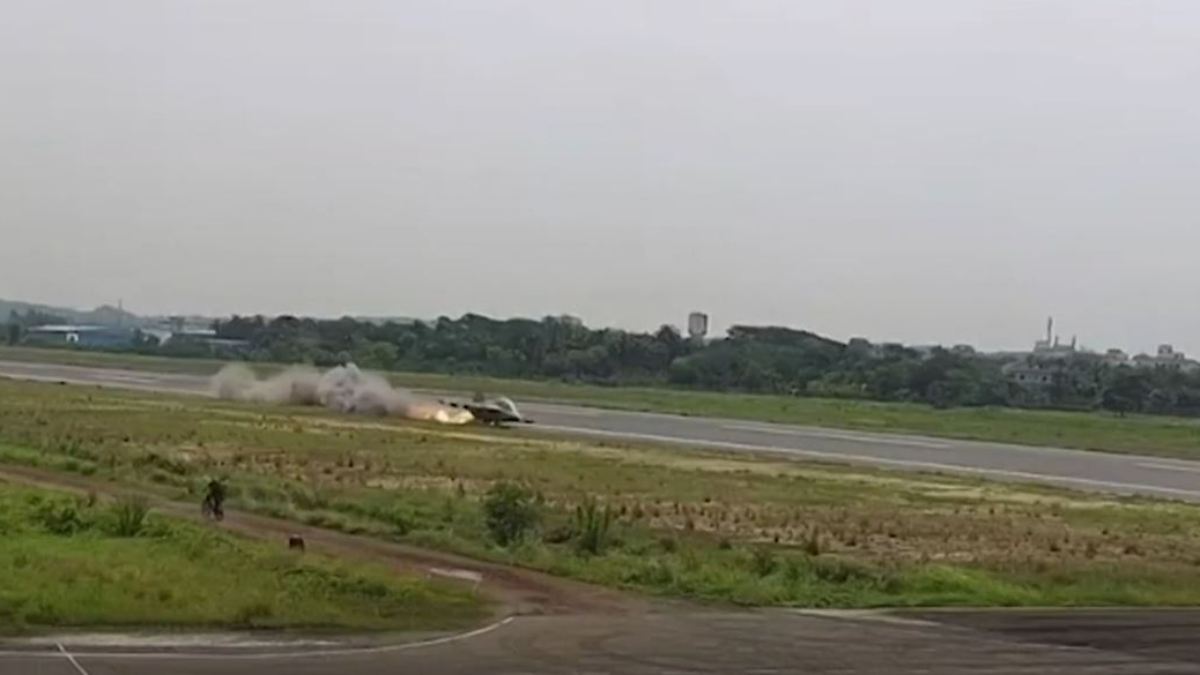 Pilot stirbt bei Wahnsinns-Aktion: Kampfjet crasht auf Landebahn und fliegt brennend weiter - n-tv.de