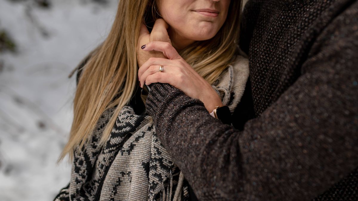 Warum Singles eine Beziehung (nur) für den Winter suchen