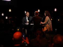 Lindner blockt nur eine Frage ab: "Die Farbe des Kinderzimmers lässt krasseste Rückschlüsse zu"