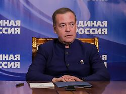 Russland angeblich "unbesiegbar": Medwedew hält "Europas Zeit" für vorbei