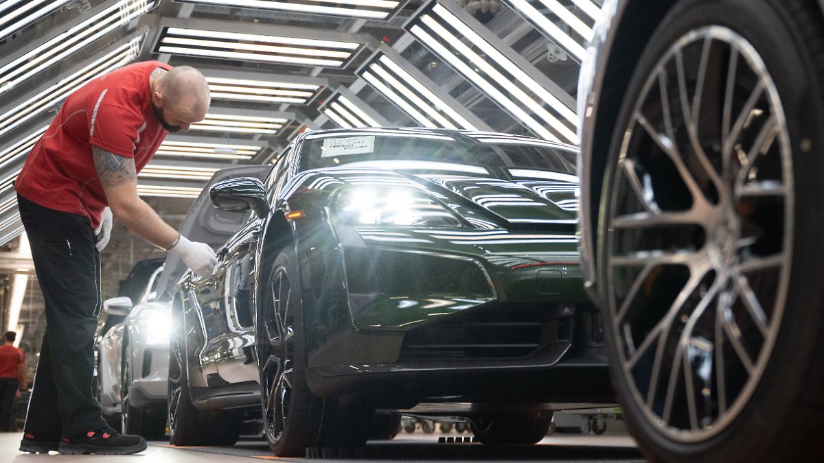 Sportwagenbauer Porsche will bis 2029 rund 1900 Stellen streichen