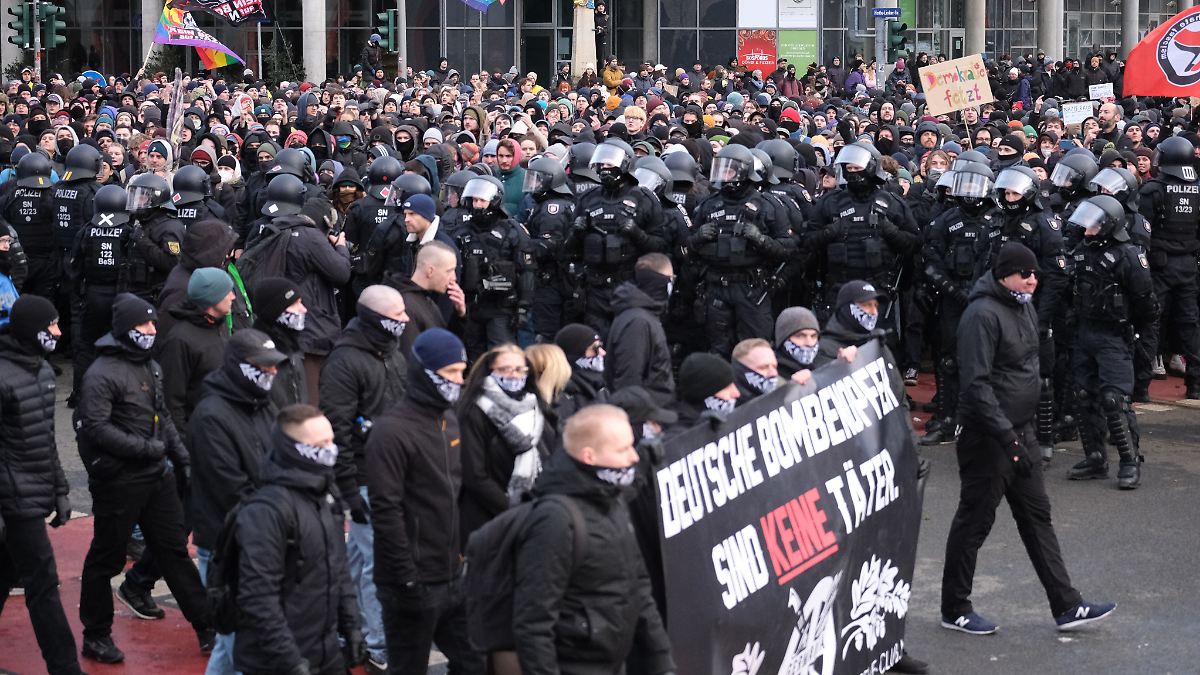 Tausende protestieren in Dresden gegen rechten Aufmarsch