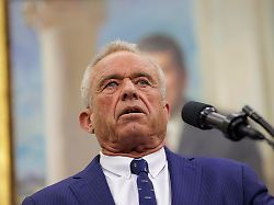 Kahlschlag in wichtigen Behörden: Bericht: Trumps Gesundheitsminister feuert Tausende Mitarbeiter