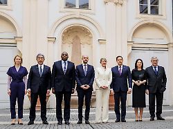 Zeitpunkt "unvorstellbar": Frankreich lehnt Rückkehr Russlands in die G7 ab