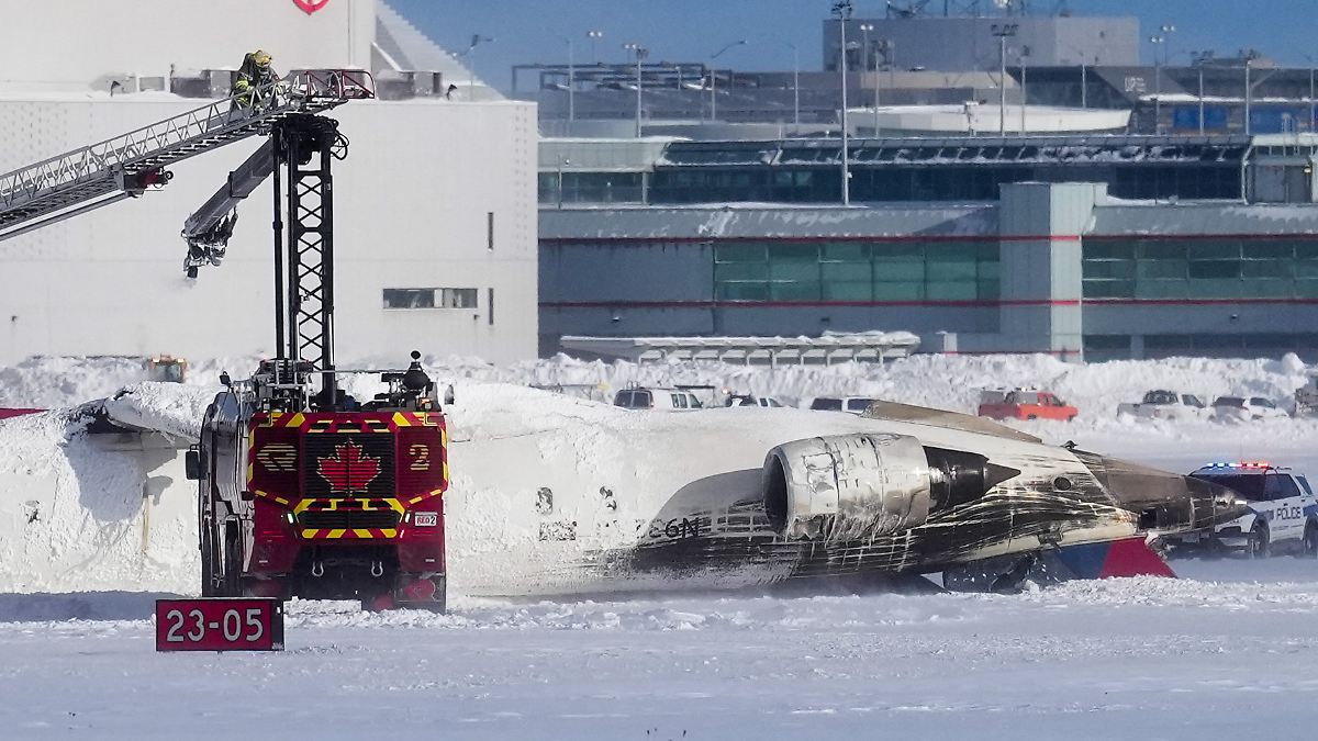 Passagierjet landet in Toronto auf dem Dach