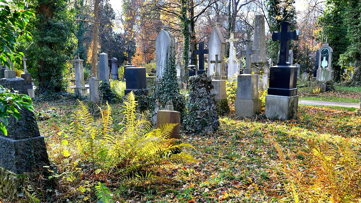 Mysteriöse Codes an 1000 Gräbern aufgetaucht