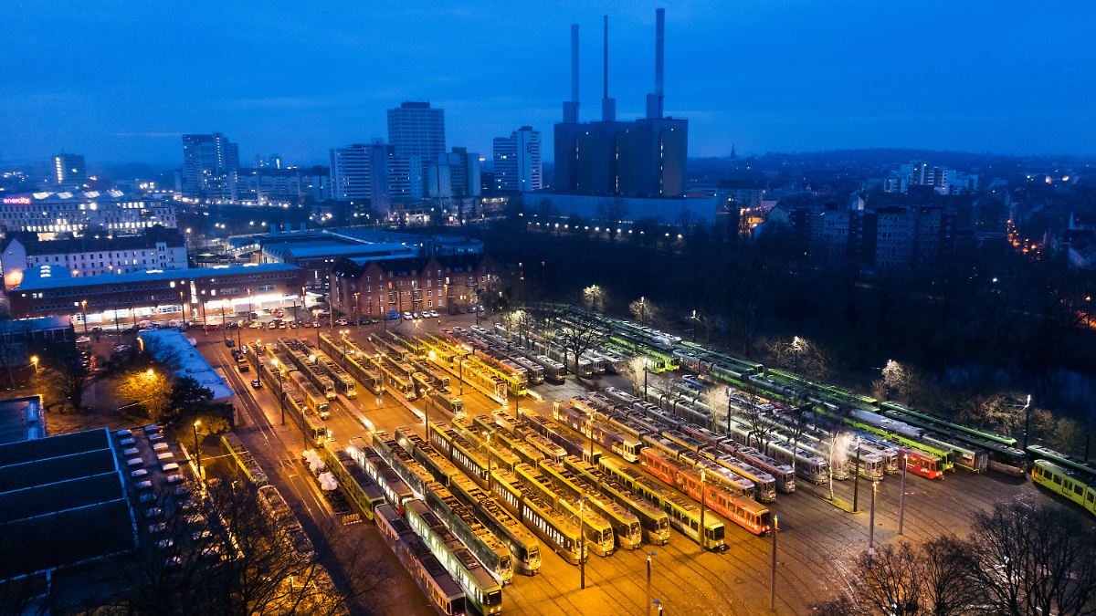 Warnstreiks legen Nahverkehr in etlichen Bundesländern lahm