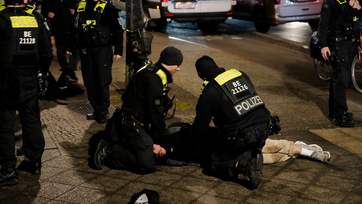 Mann bei Angriff am Holocaust-Mahnmal in Berlin schwer verletzt